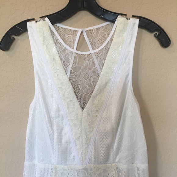 NWT BCBG white mixed lace fit and flare dress - Picture 2 of 6